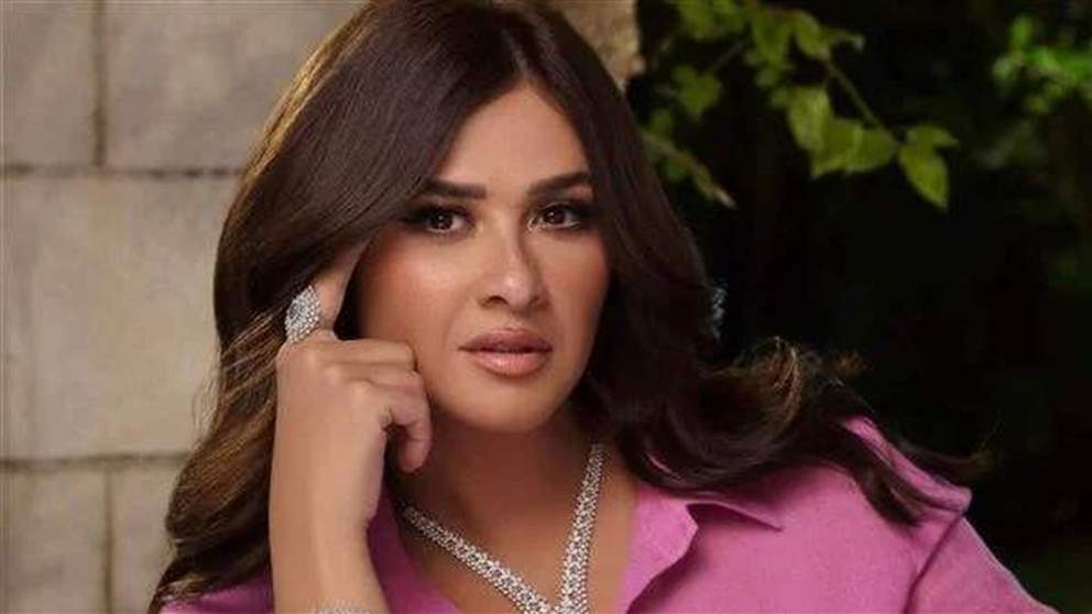 علاقة عاطفية تجمع ياسمين عبد العزيز ياعلامي شهير ؟ لقطة لهما تشـ ـعل الجدل 