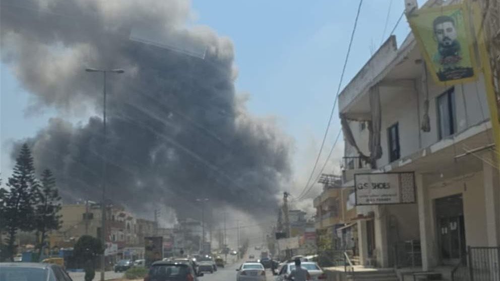 مراسل الجديد: غارة تستهدف مبنى في بلدة  دير الزهراني قضاء النبطية (فيديو)