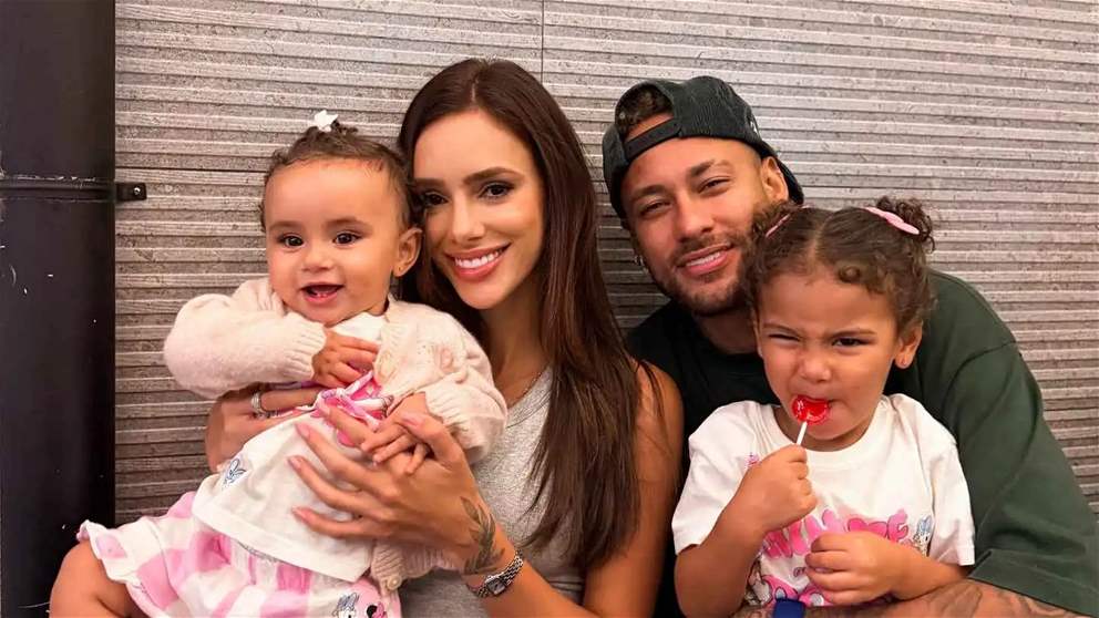 نيمار يبكي ويرقص مع ابنته.. فيديو عائلي مؤثر يخطف الأنظار