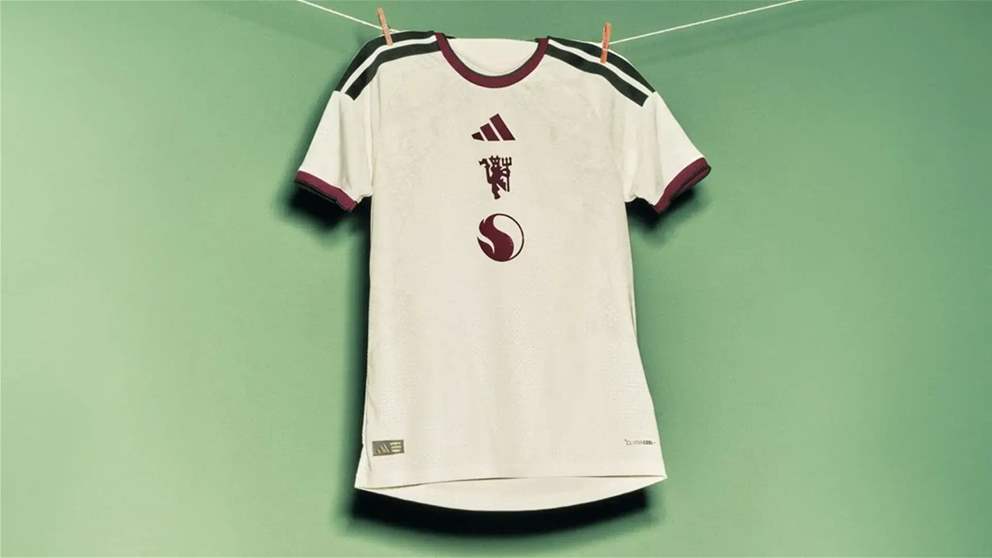 "يويفا" يفرض على مانشستر يونايتد تعديل قميصه 