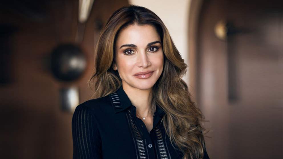 بعد فرحتها بحفيدتيها التوأم.. ظهور عفوي للملكة رانيا مع صديقاتها في عمّان