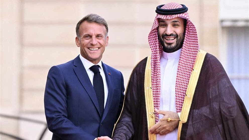 بالصور - الرئيس الفرنسي يستقبل ولي العهد السعودي في قصر الإليزيه