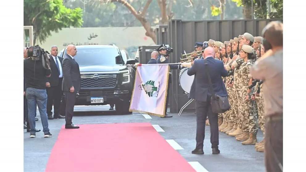  البعض لا يريد مؤسسات الدولة.. عون: لا تتأثروا بالتافهين! 
