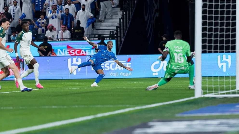 فيديو - فوضى تشعل كلاسيكو الهلال والأهلي