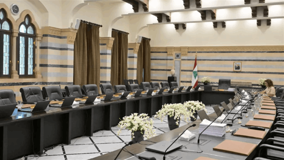 وزيرة التربية توزّع شوكولا! (أسرار النهار) 