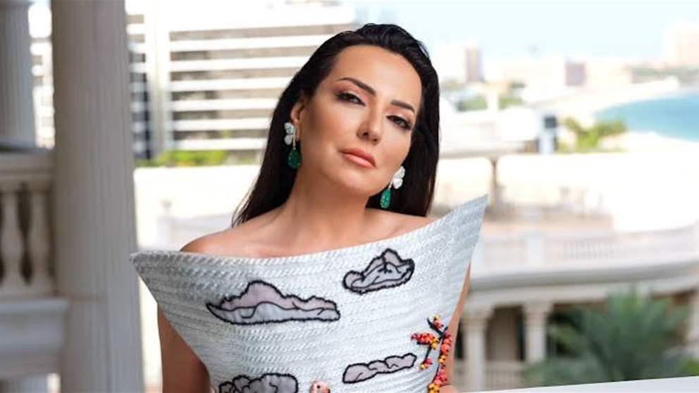 الموت يفجع الفنانة السورية أمل عرفة بوفاة عمتها.. هذه تفاصيل التشييع والعزاء