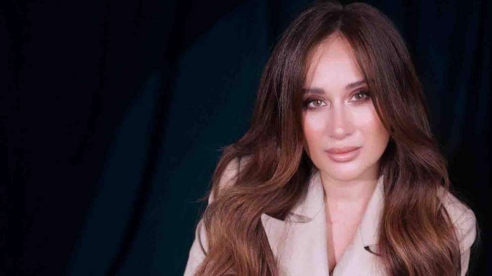 كارين رزق الله بتصريح مفاجئ عن منافسة ابنتها لها: "لازم نزيحها".. ونانسي خوري تبكي بعد تكريمها
