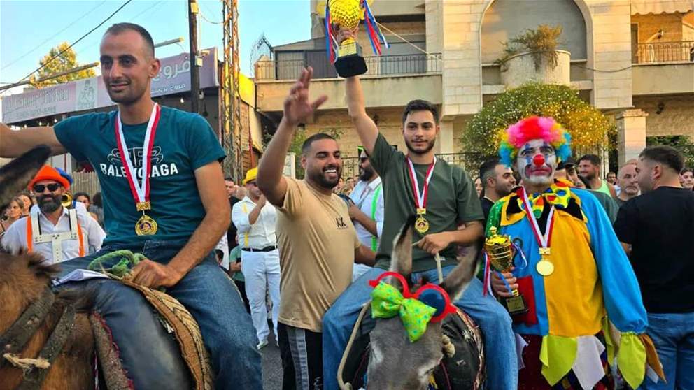 بالفيديو - سباق للحمير في جنوب لبنان