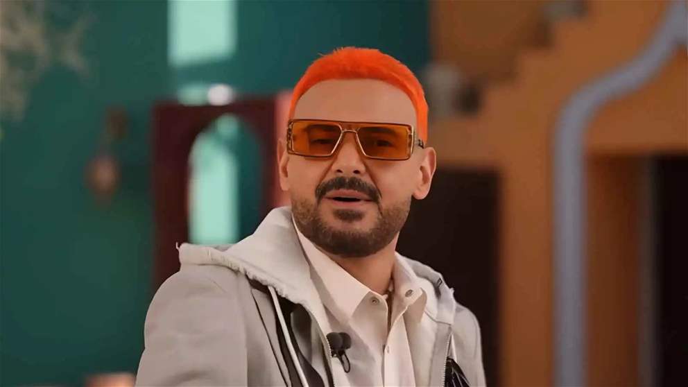 رامز جلال يحلق شعره بنفسه ويفاجئ جمهوره بإطلالة جديدة