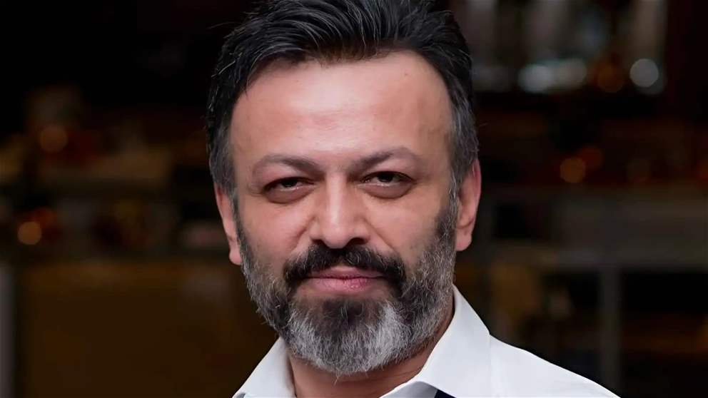 وداع مؤثر للممثل لسرحات كيليتش.. نعشه على خشبة المسرح ونجوم تركيا يشيّعونه بالدموع
