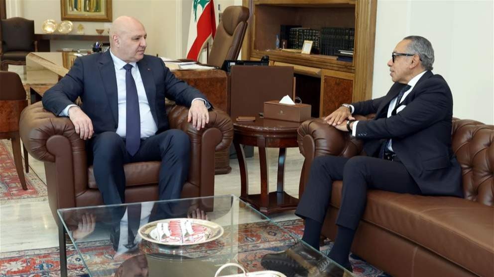 الرئيس عون بحث مع السفير المصري التطورات المحلية والإقليمية واتساع رقعة الاعتداءات الإسرائيلية على البلدات والقرى الجنوبية