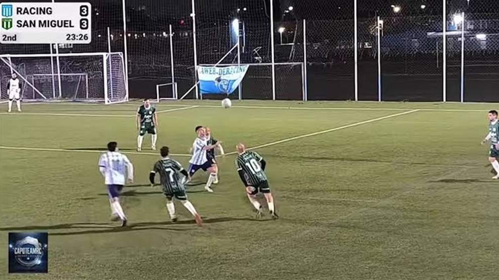 فيديو - لاعب يفقد أعصابه ويضرب الحكم