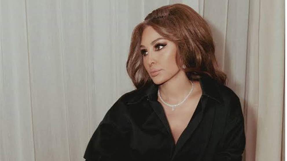 إليسا تشعل أجواء حفل زفاف عند الأهرامات برقصها العفوي وإطلالتها السوداء