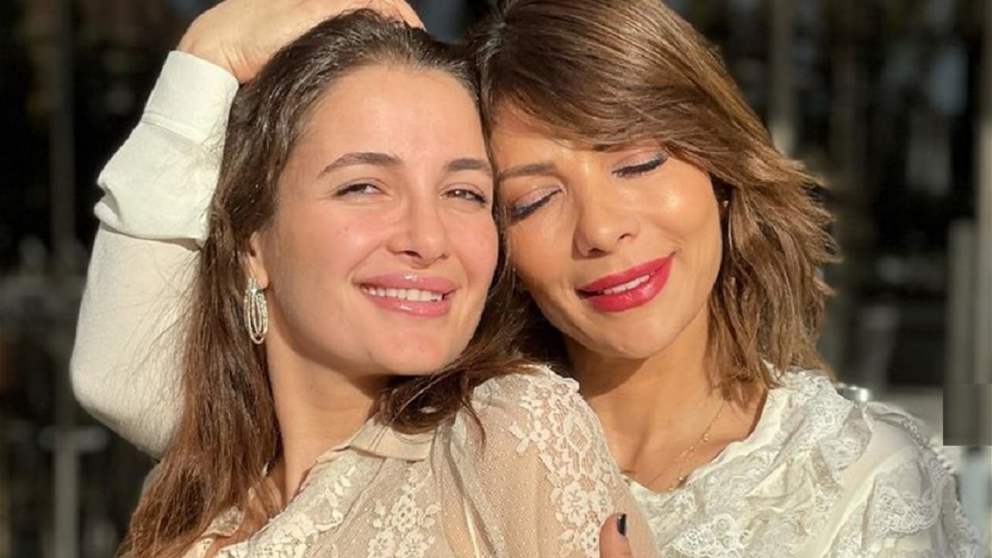 شام الذهبي تفاجئ الجميع بجولة داخل أحياء دمشق القديمة