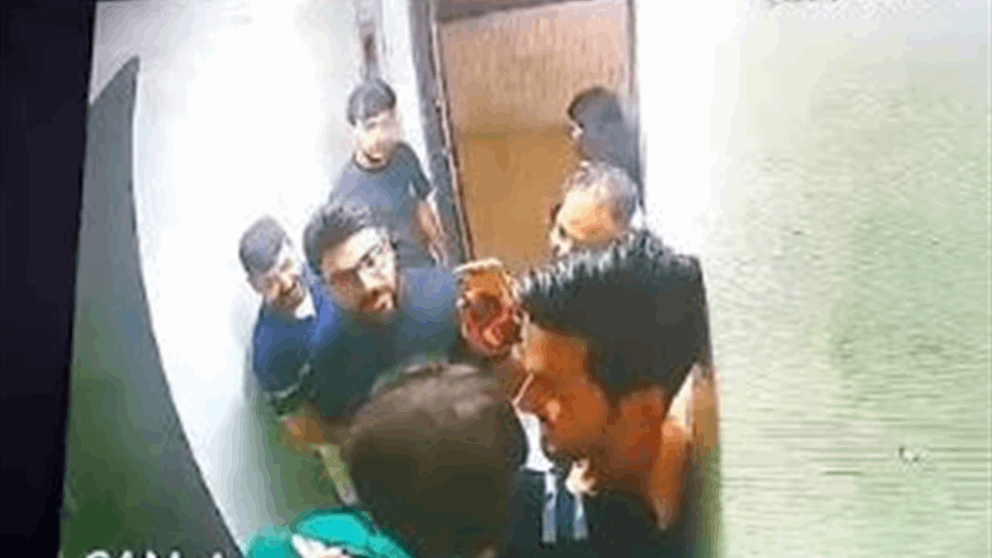 بعد إغلاق الباب.. 7 طوابق من الرعب (فيديو)