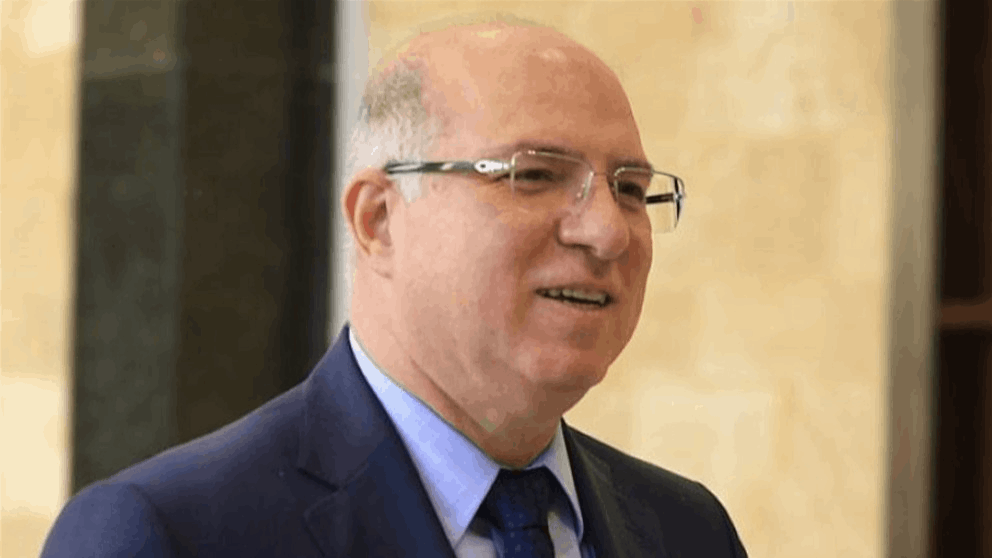 بشأن إجازات العمل.. تعميم من الوزير 