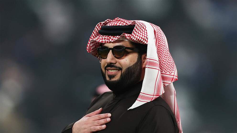 تركي آل الشيخ يدافع عن عمرو دياب بعد الانتقادات: "الأرقام هي من تبحث عنه"