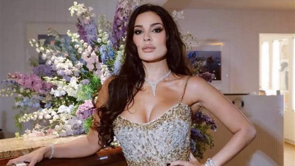 بإطلالة ملكية سوداء.. نادين نجيم تتألق بين نجوم معرض الدوحة للمجوهرات 2026