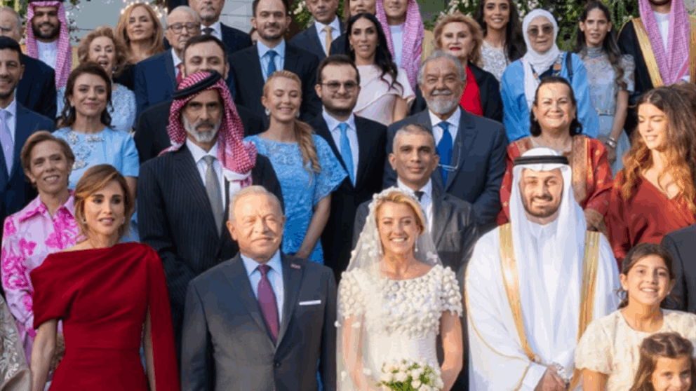 العائلة الملكية الأردنية تحتفل بعقد قران الأميرة سارة.. والملكة رانيا تهنّئ العروسين