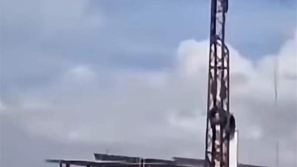 أرجوحة الموت على الأسلاك الكهربائية (فيديو)