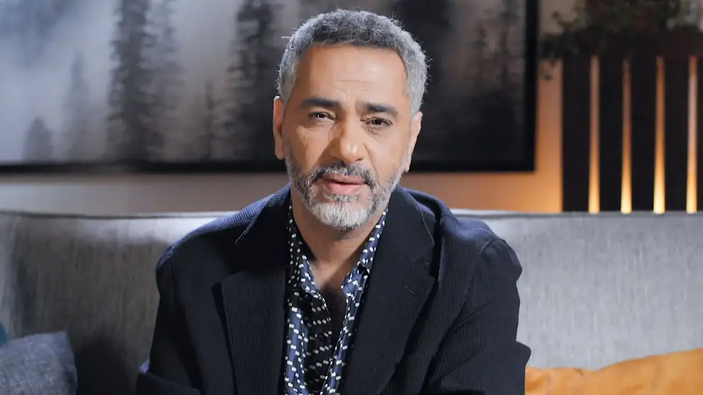 لحظة وصول الفنان فضل شاكر إلى الرياض | شاهد الفيديو