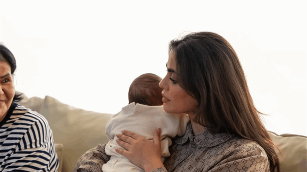 زينة ذهبية وأجواء إسلامية.. يومي وزوجها الملياردير يحتفلان بأربعين مولودهما بحفل فاخر