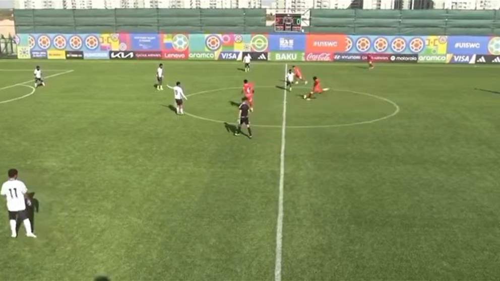 فيديو - إندونيسيا تباغت فيجي بهدف من منتصف الملعب