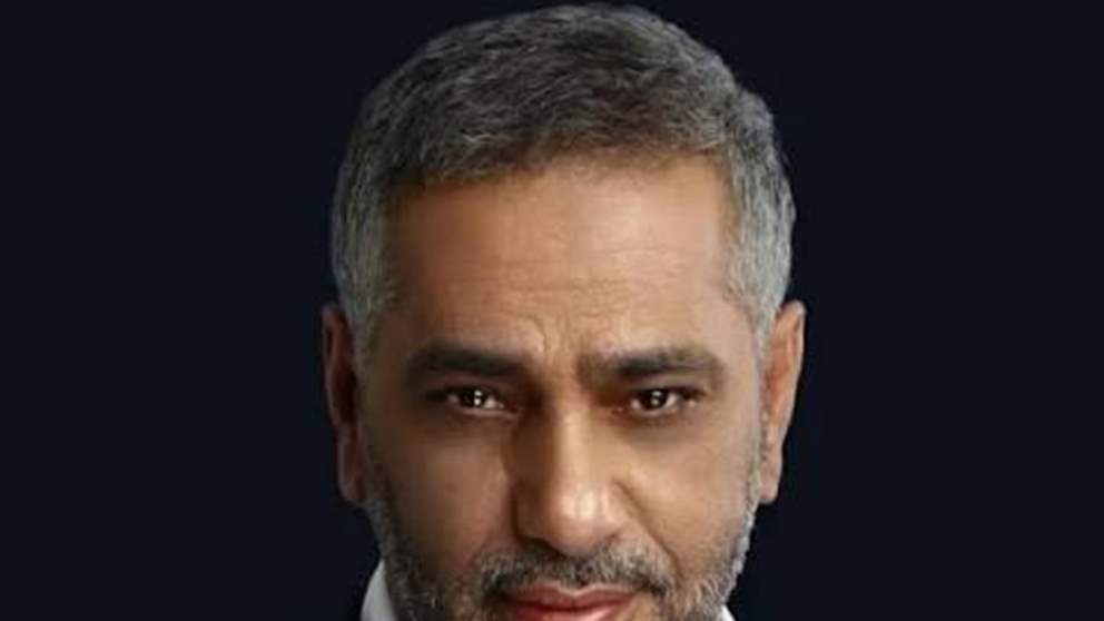 من بروفات الخُبر.. فضل شاكر برفقة ابنه محمد في التحضيرات الأخيرة لحفلهما المنتظر الليلة!