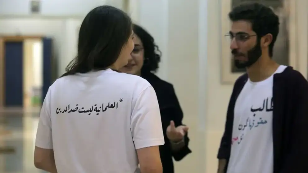 فوز العلماني على القوات في الحقوق والعلوم السياسية باليسوعية