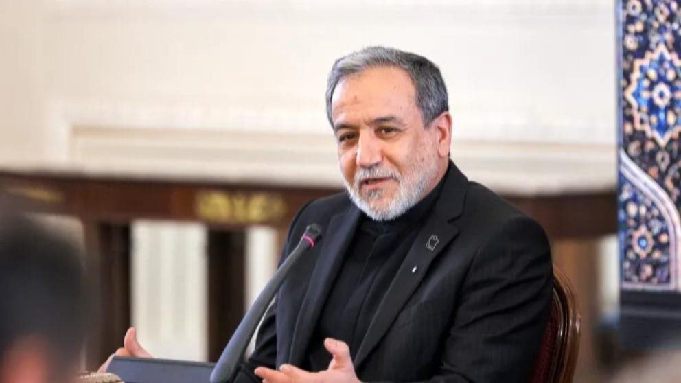 طهران ترحّب بتوسيع الحوار.. وتُحذّر واشنطن من "خطأ جديد"!