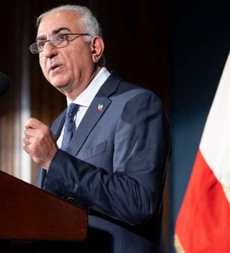 عند الاحتجاجات يظهر.. بهلوي ابن الشاه (فيديو)