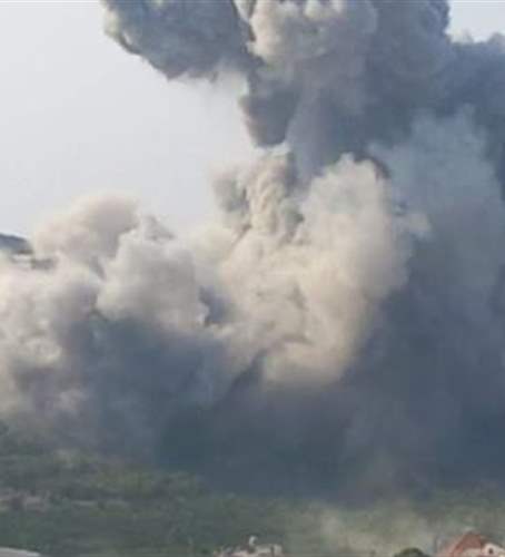 بالفيديو.. بصاروخين غارة عنيفة تستهدف العباسية