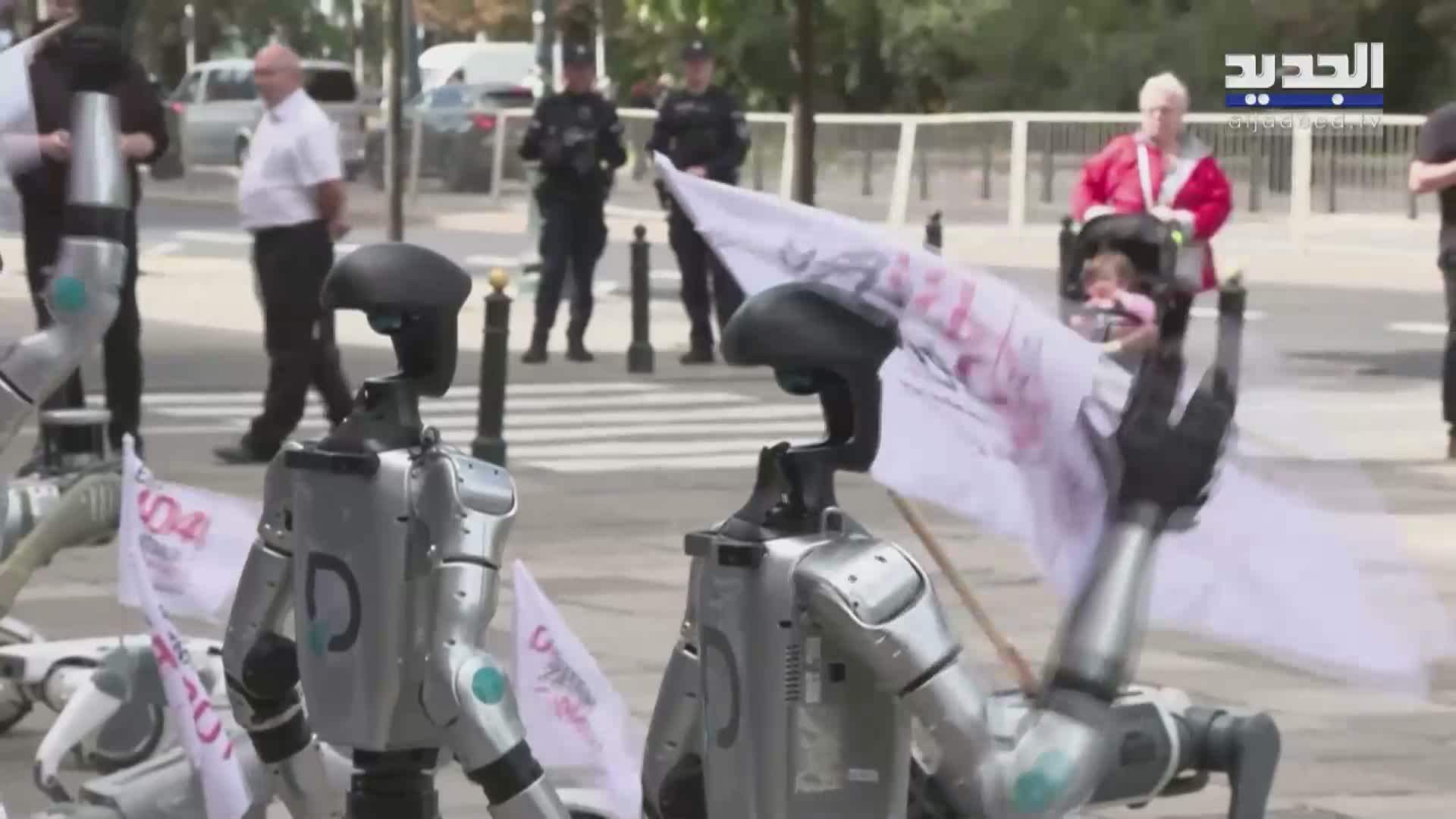 Refresh | Foldable iPhones and Protesting Robots | News Reports, Newscasts