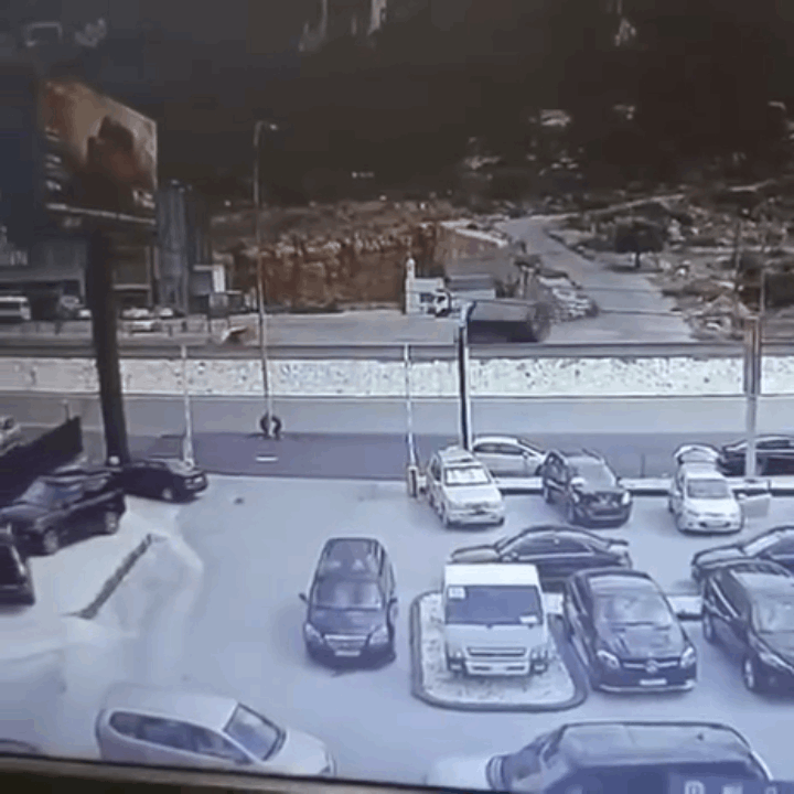 She miraculously survived... The moment a truck overturned onto a car (video)